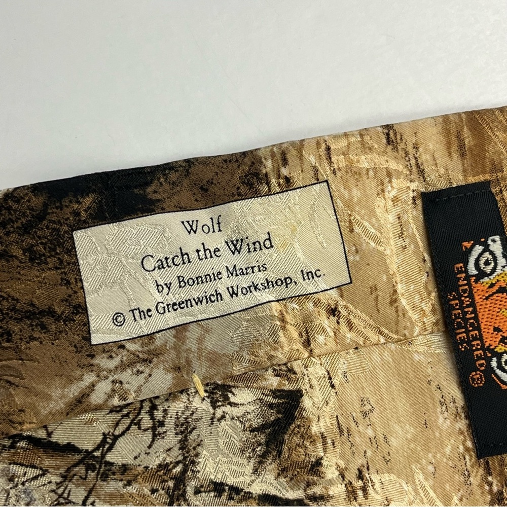 Endangered Species Wolf Design Men's 100% Silk Neck‎ Tie Catch the Wind Vintage - Picture 3 of 7